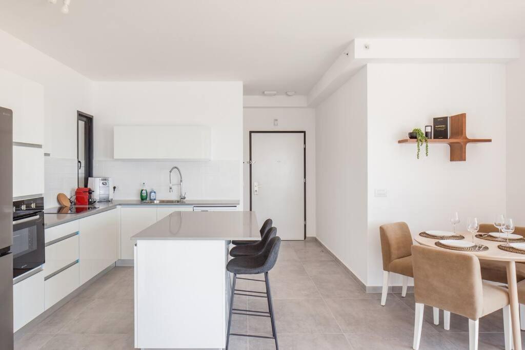O&O Group- Magical 4Br Apt With Panoramic Sea View บัตยัม ภายนอก รูปภาพ